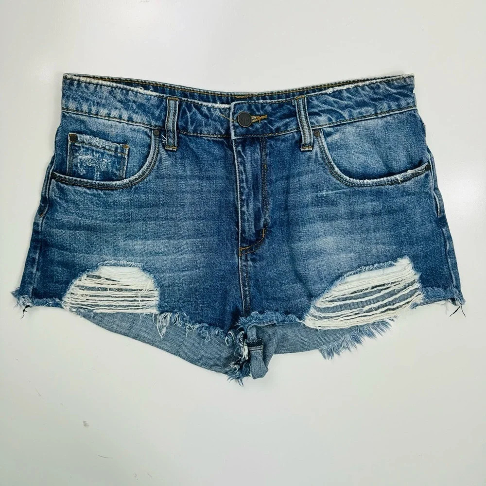 BP. Distressed Medium Wash‎ Short Shorts Sz 28 - Picture 3 of 9